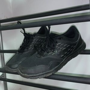All Black Nike Womens 6.5